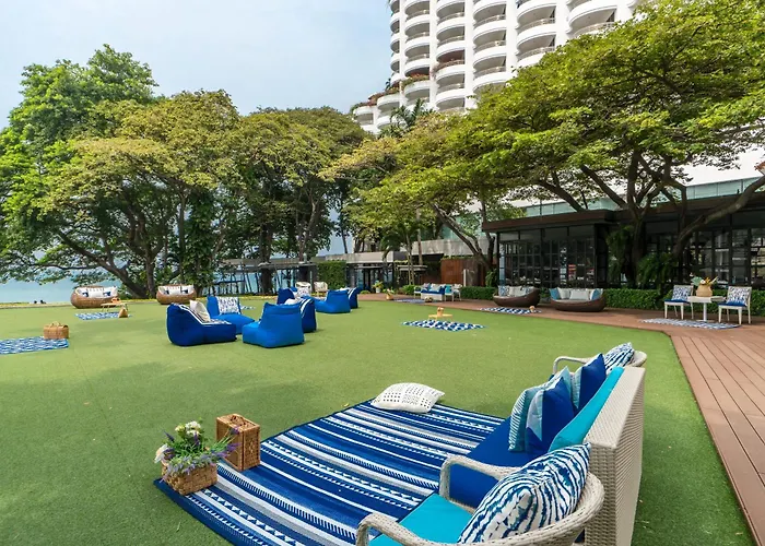 Cosy Beach Hotel - Sha Extra Plus